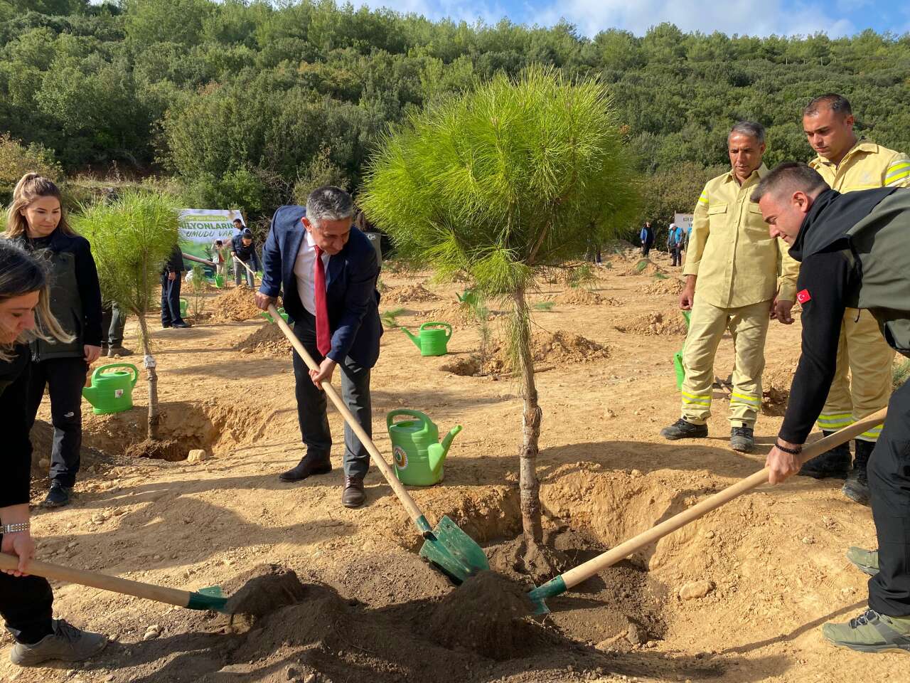 Menteşe’de “Geleceğe Nefes, İnsanlığa Nefes” Etkinliğiyle Fidanlar Toprakla Buluştu 1